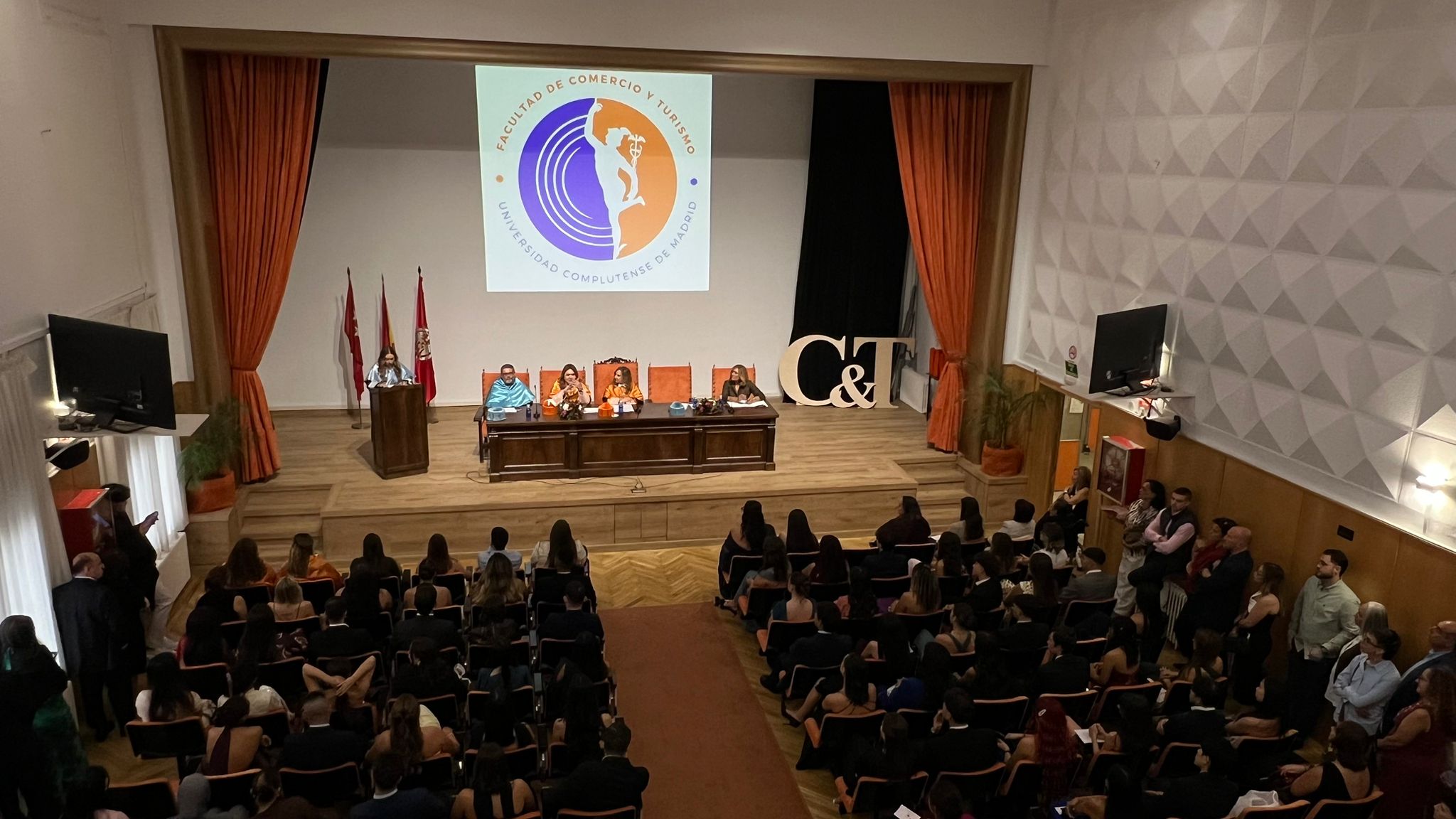 Ceremonia de Graduación del Grado en Turismo y Doble Grado en Turismo y Comercio, promoción 2024-2025